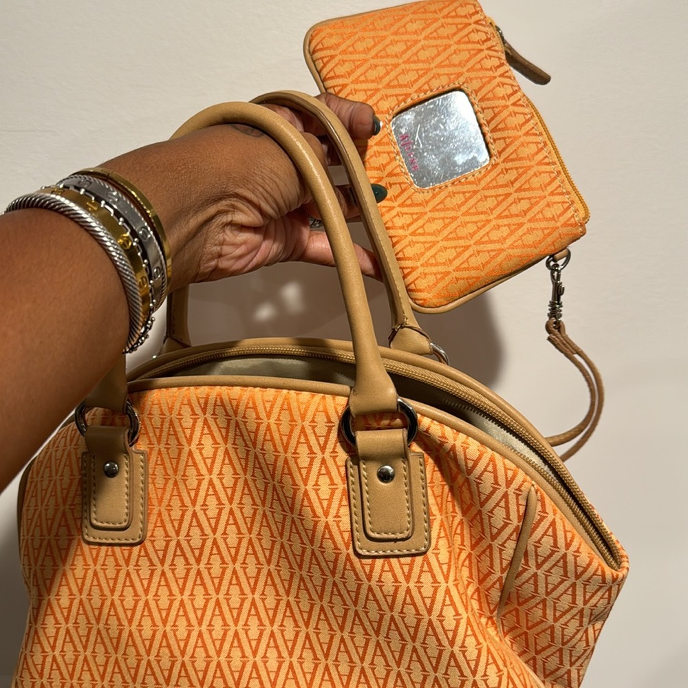HANDBAG - Picture 9 of 9